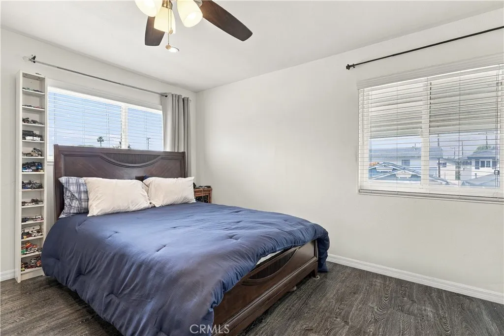 upstairs guest room with walkin