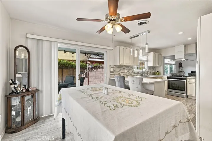 dining area to kitchen