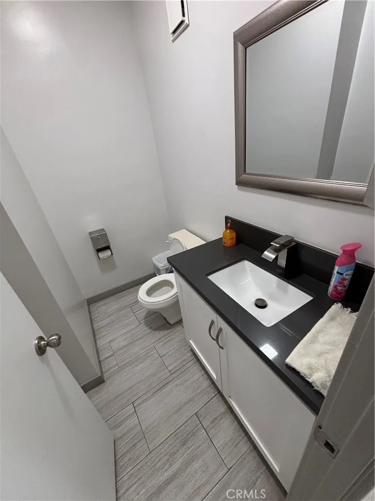 HOA BATHROOM