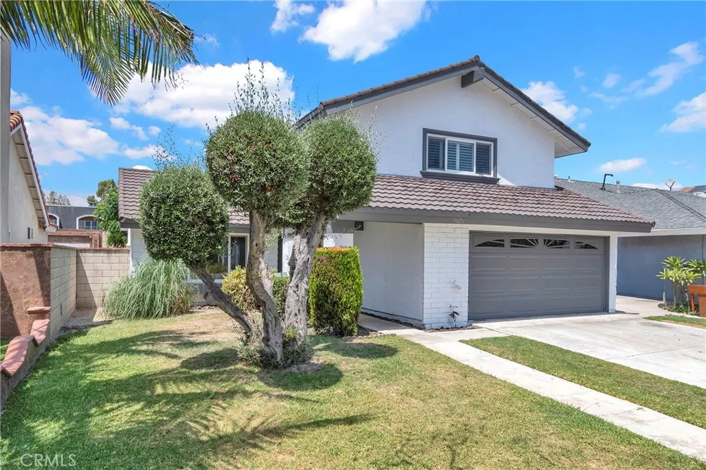 Large Manicured Front Yard