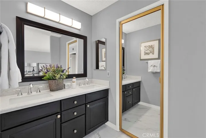 Dual Sink in Master Suite