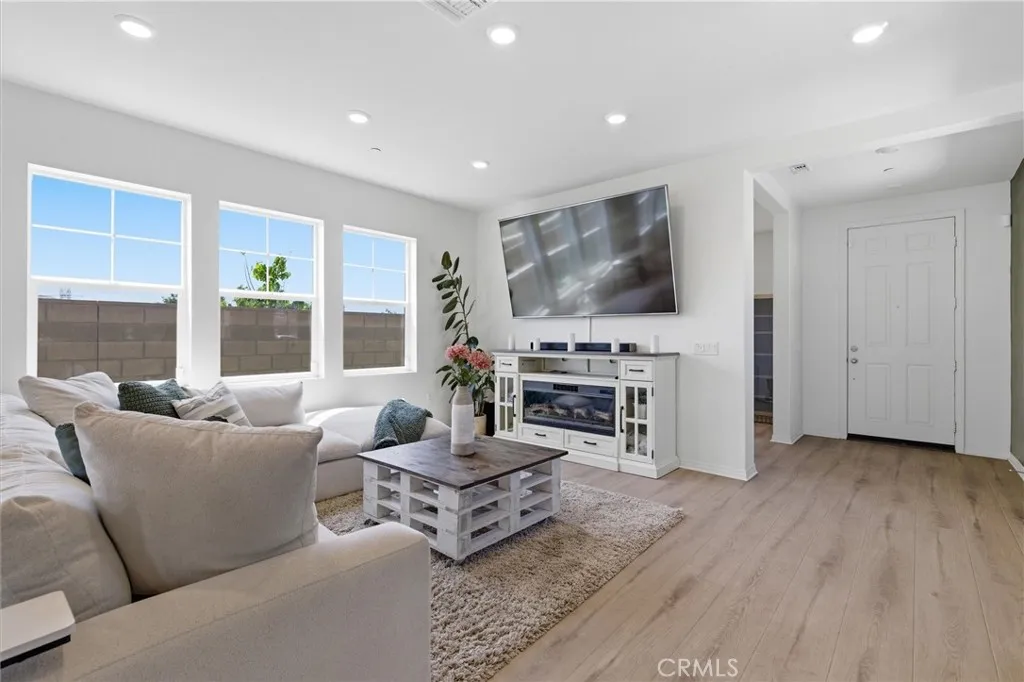 2684 E Towhee, Ontario, California 91761 — photo 4