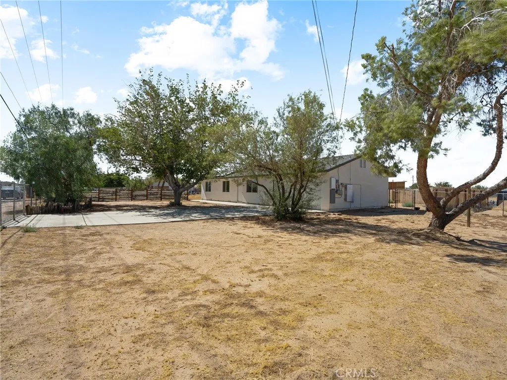 22634 Little Beaver, Apple Valley, California 92308 — photo 5