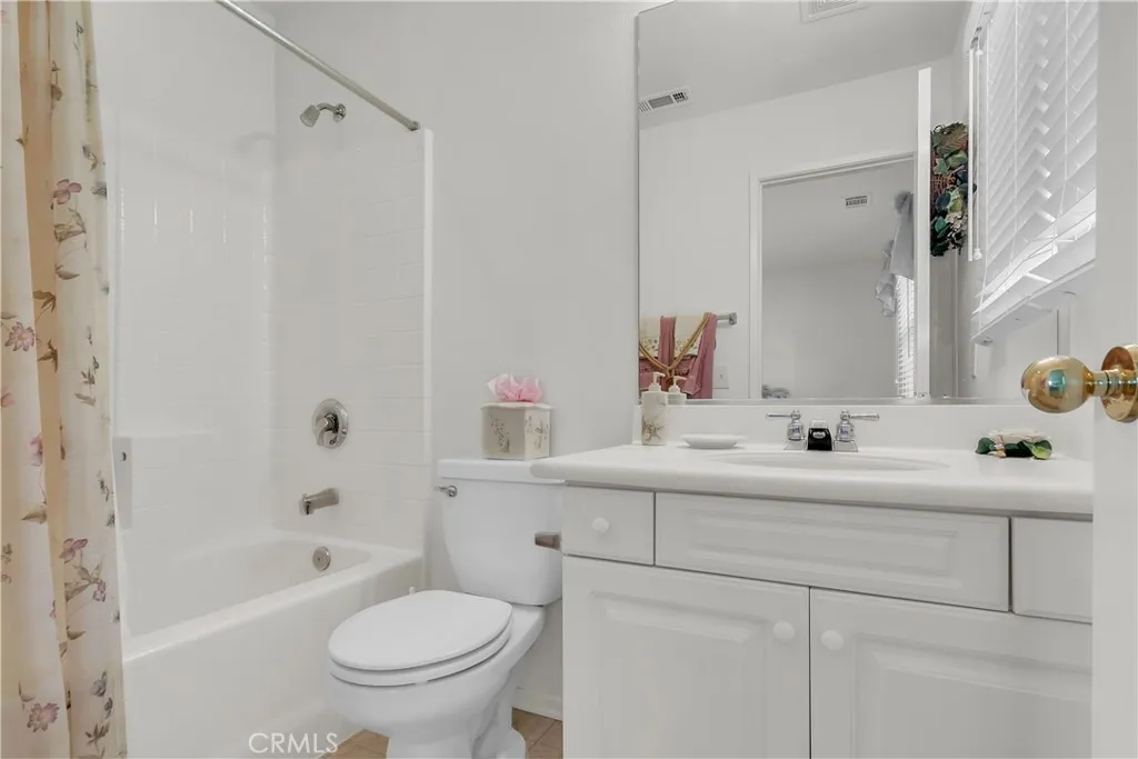 Full Bath to Bedroom 1