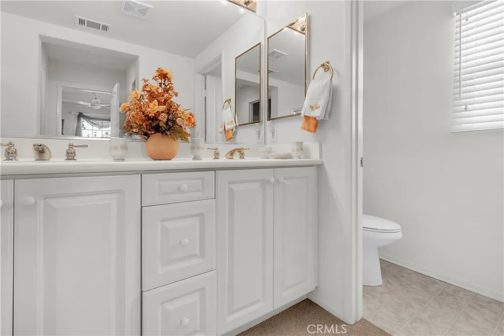 Full Bath to Bedroom 2