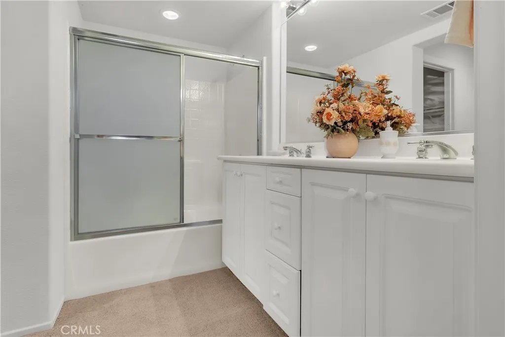 Full Bath to Bedroom 2