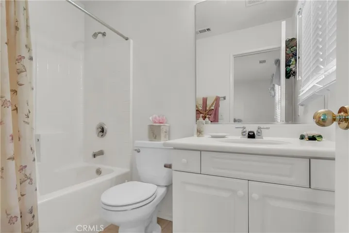 Full Bath to Bedroom 1