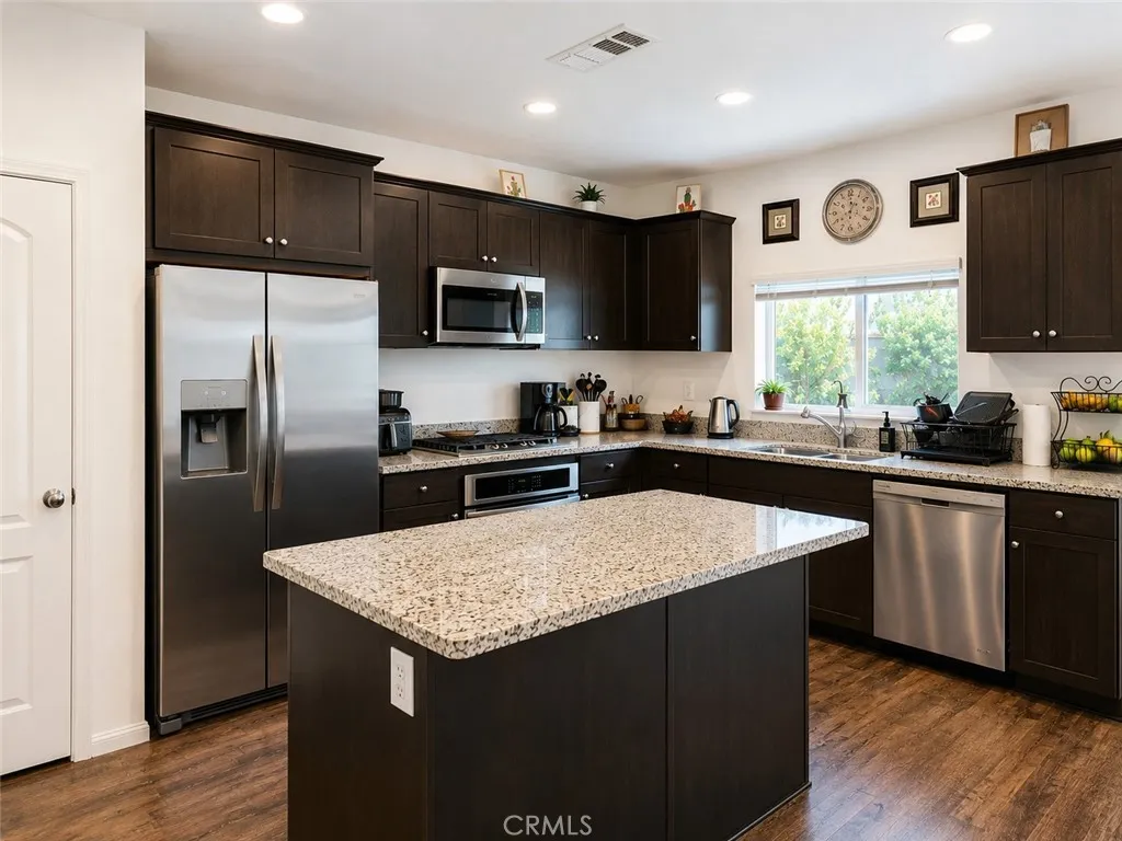 11926 Shady Grove, Victorville, California 92392 — photo 4