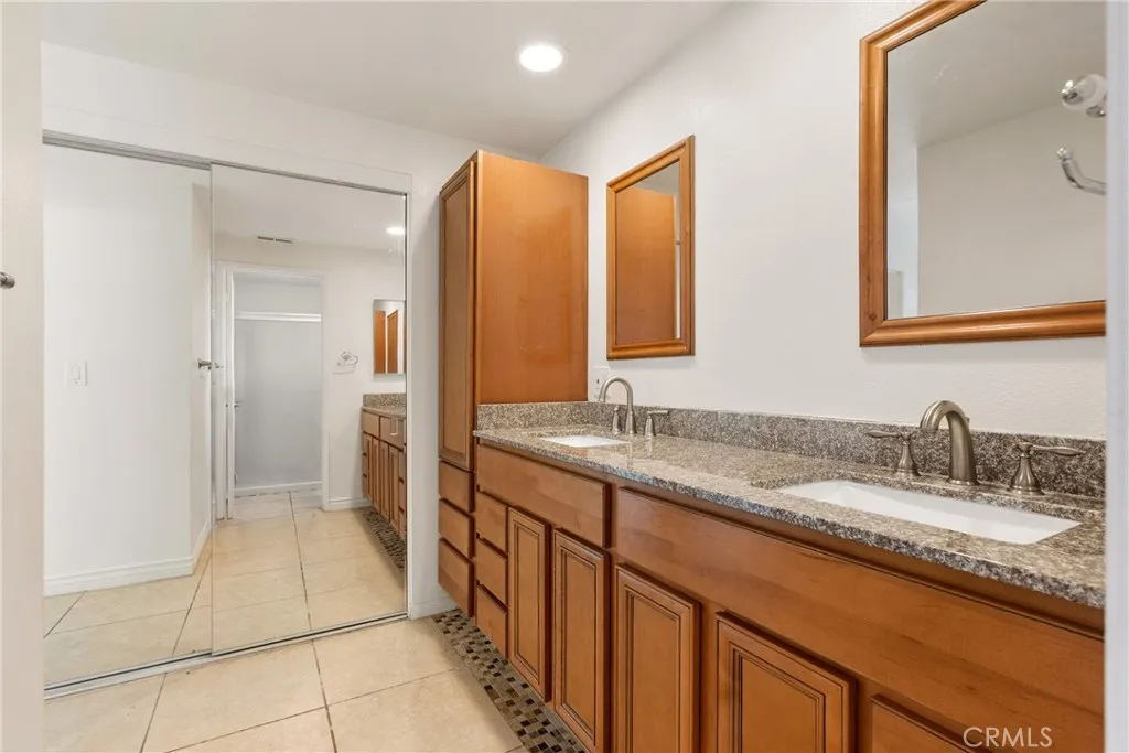 Primary bathroom w/2nd closet