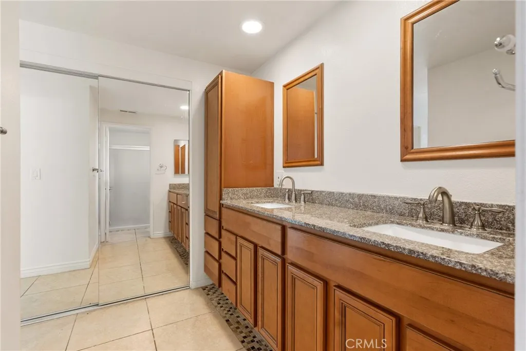 Primary bathroom w/2nd closet