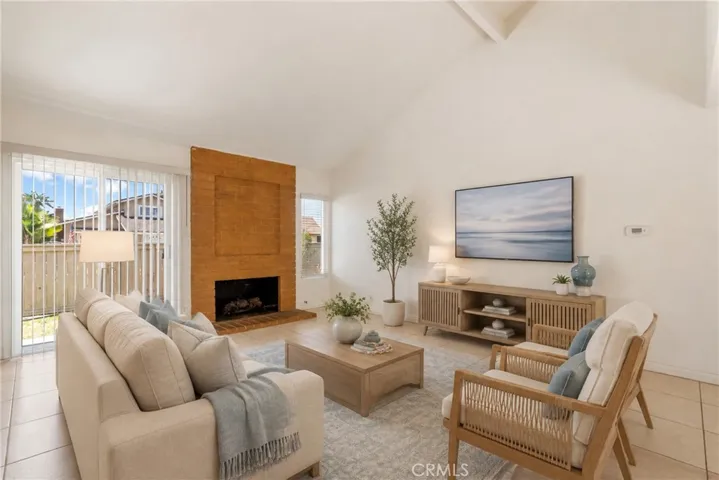 Virtually stated-living rm w/fireplace