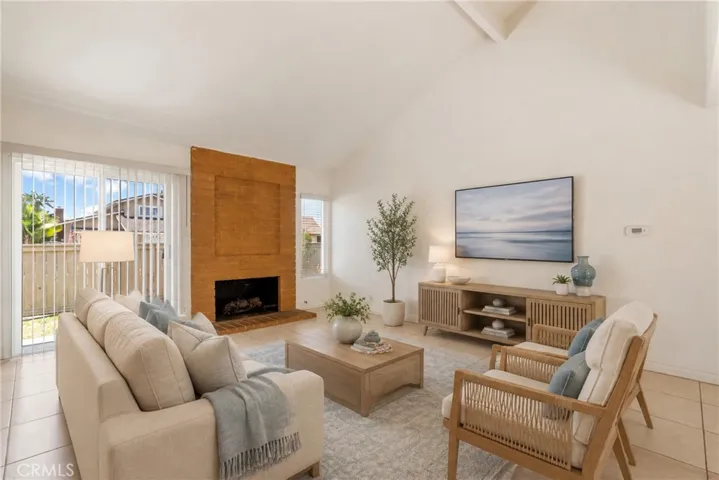 Virtually staged-living rm