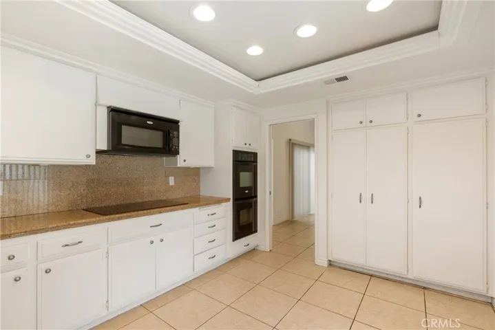 Kitchen-doorway to dining room