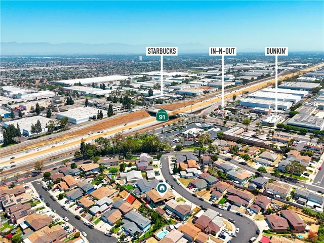 Close to restaurants, eateries, and Starbucks
