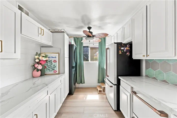 Beautifully updated Kitchen