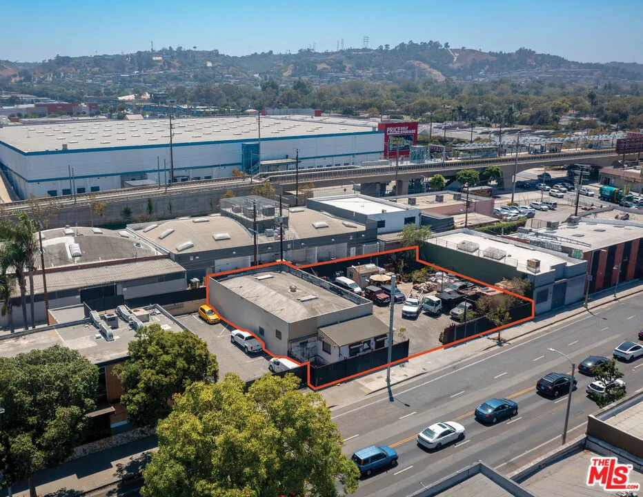 5048 W Jefferson Blvd