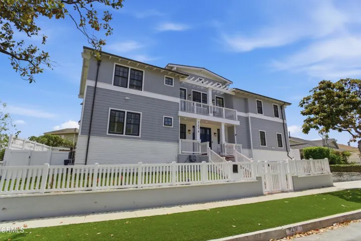 01-Gorgeous & Grand Tri~Level Home I