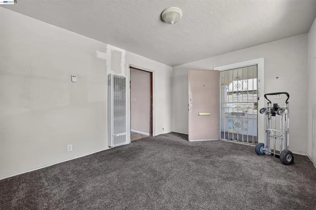 7015 Holly St, Oakland, California 94621 — photo 5