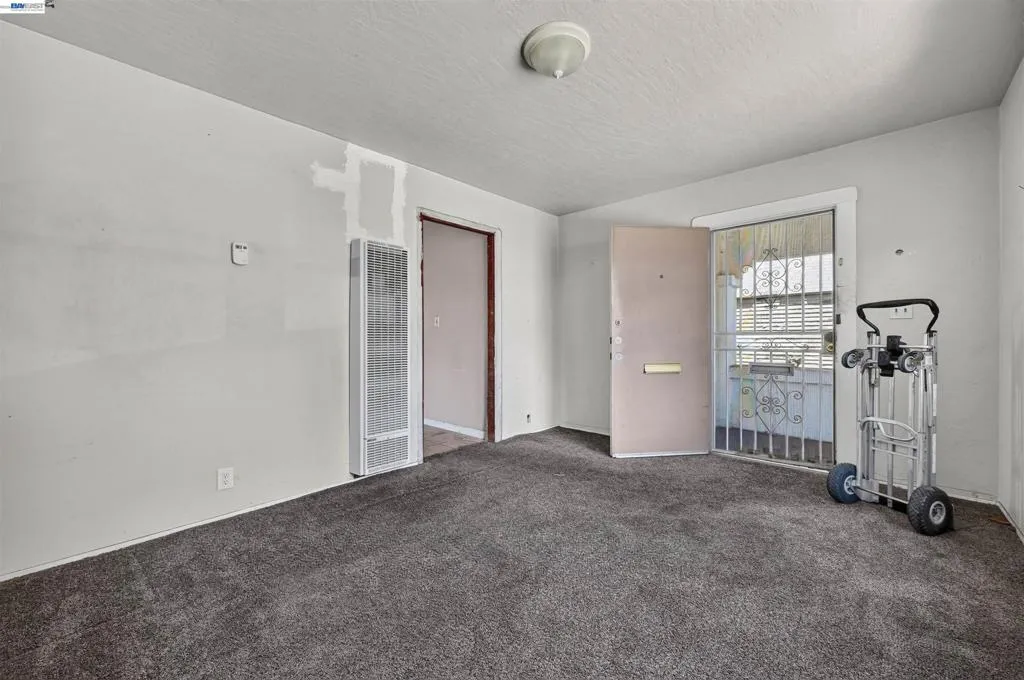 7015 Holly St, Oakland, California 94621 — photo 4