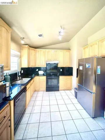 39 Stanislaus Cir, Sacramento, California 95831 — photo 5