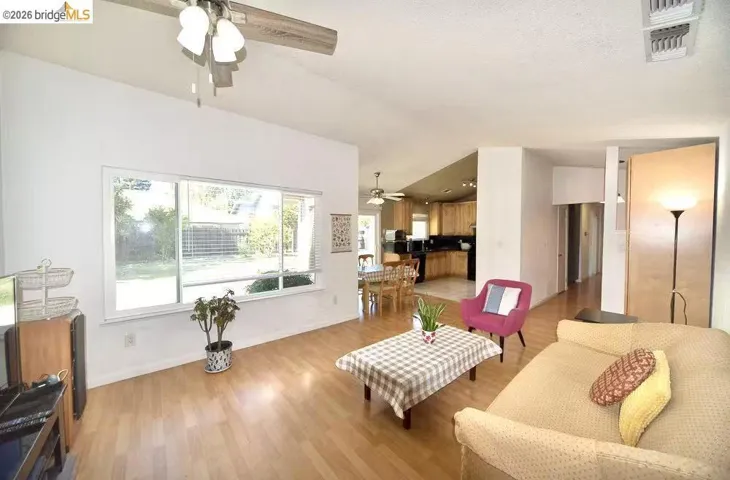 39 Stanislaus Cir, Sacramento, California 95831 — photo 4