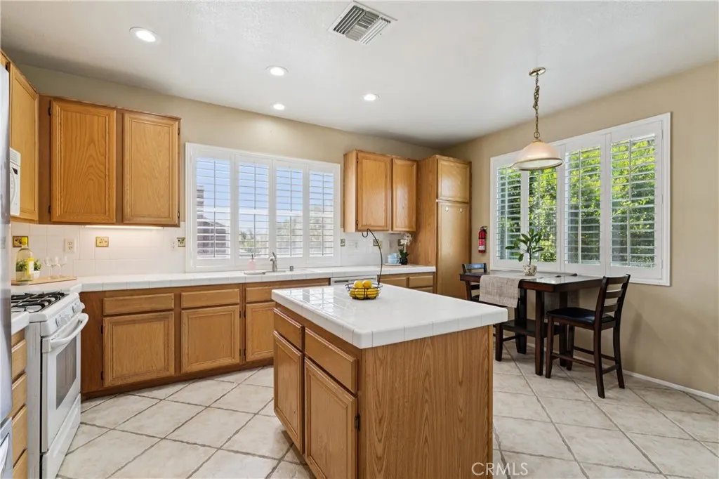 5848 Pine Valley Drive, Fontana, California 92336 — photo 5