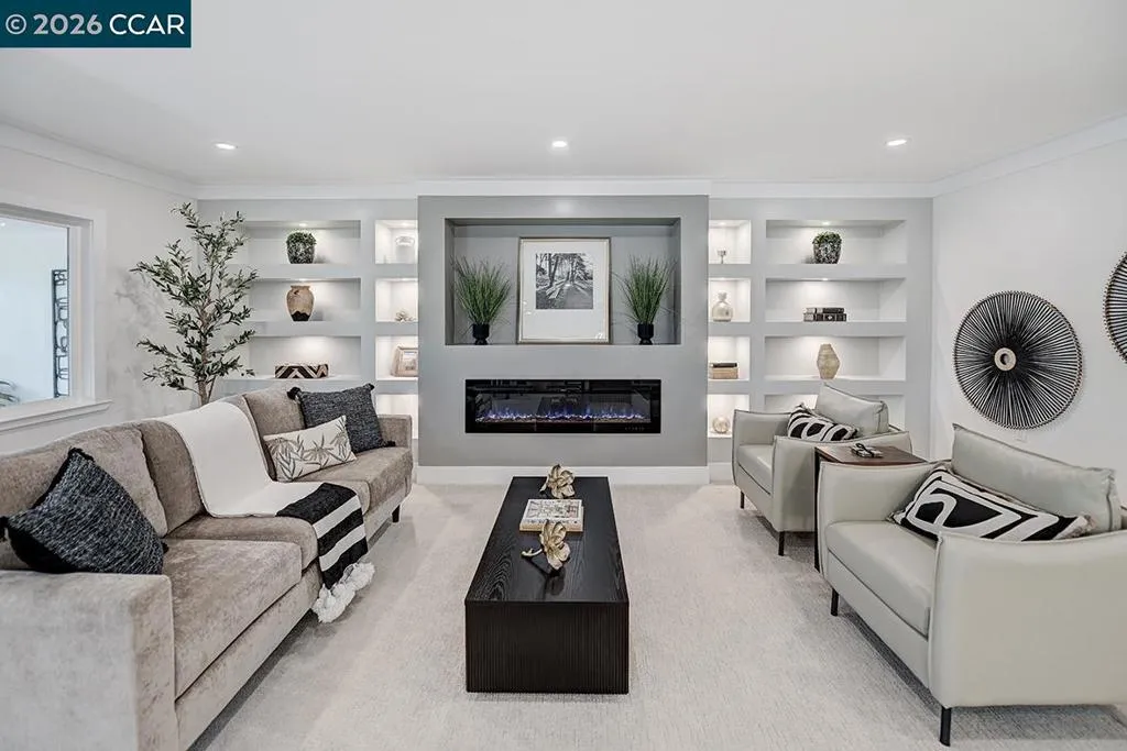 1317 Leisure Ln