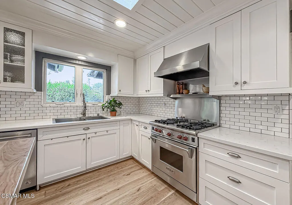 cKitchen and Dining3