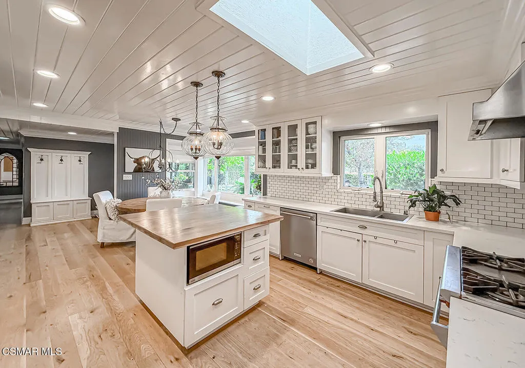 cKitchen and Dining4