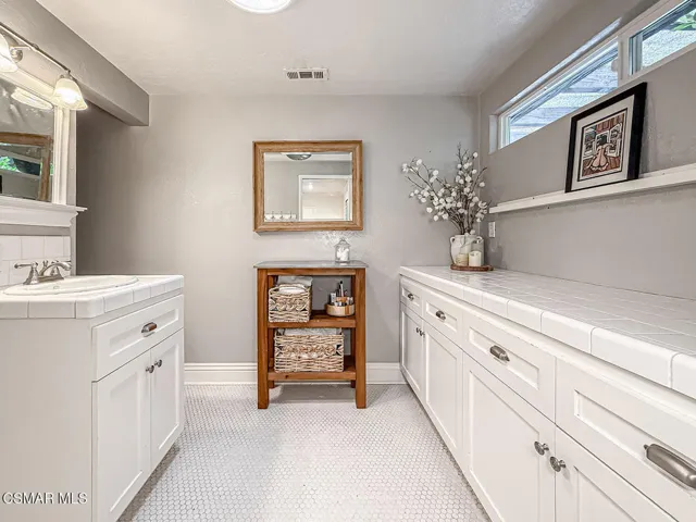 gPrimary Bedroom Suite3