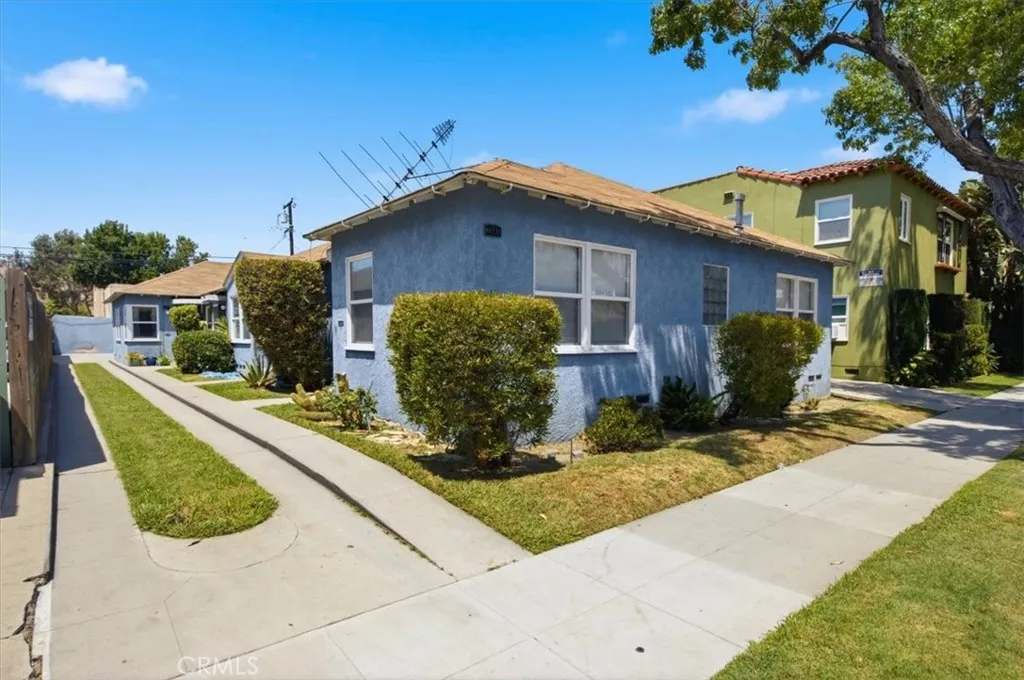 2441 Cedar Ave
