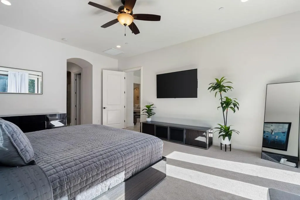 41-web-or-mls-NMFourSeasons_OPMG_1125_04
