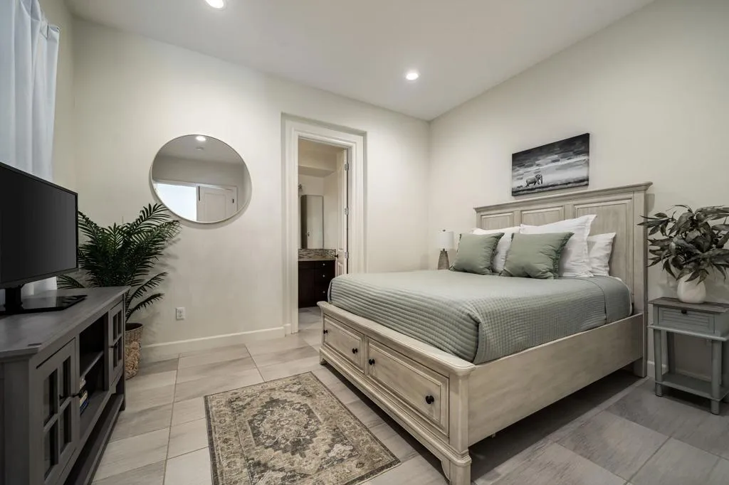 36-web-or-mls-NMFourSeasons_OPMG_1125_03