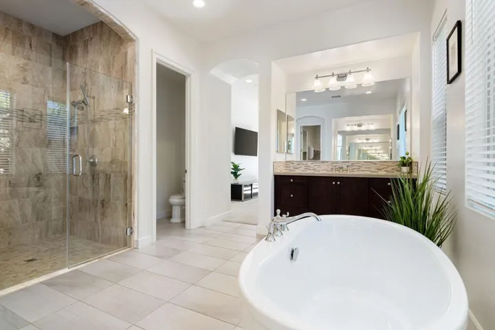 44-web-or-mls-NMFourSeasons_OPMG_1125_04