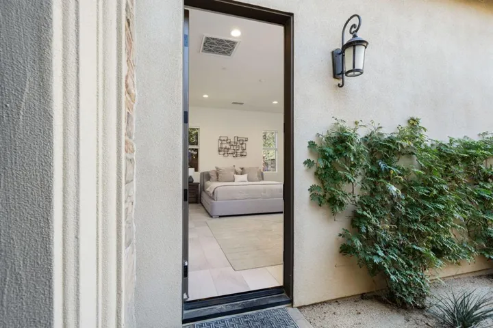 48-web-or-mls-NMFourSeasons_OPMG_1125_04