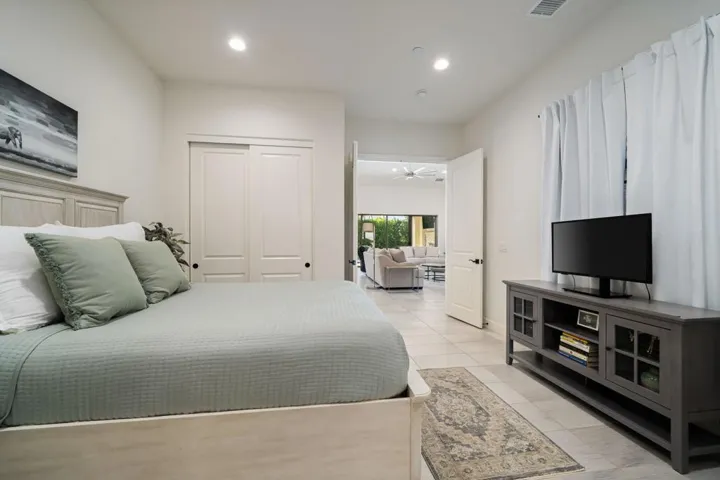 37-web-or-mls-NMFourSeasons_OPMG_1125_03