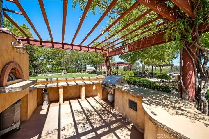 Outdoor kitchen with oven and BBQ