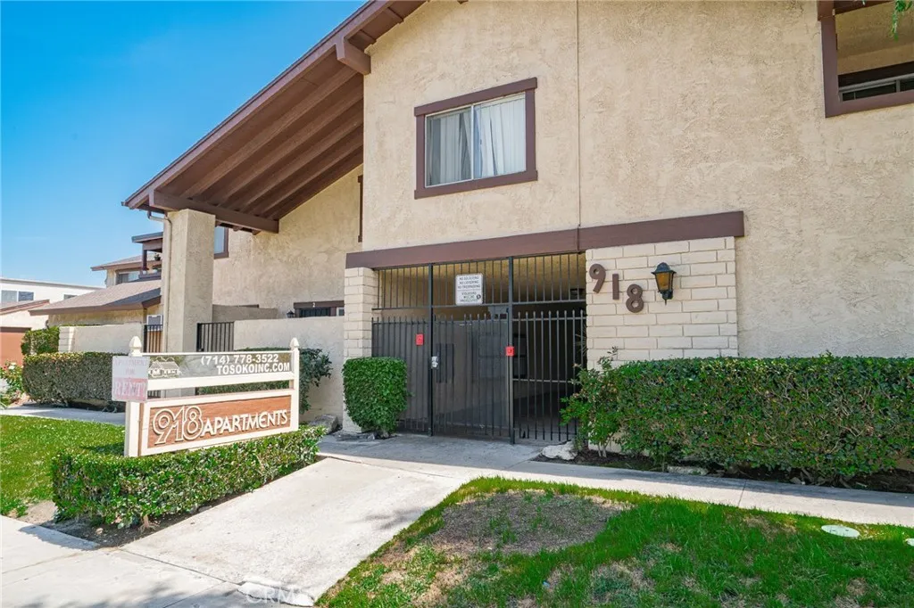918 W Romneya Drive, Anaheim, California 92801 — photo 4