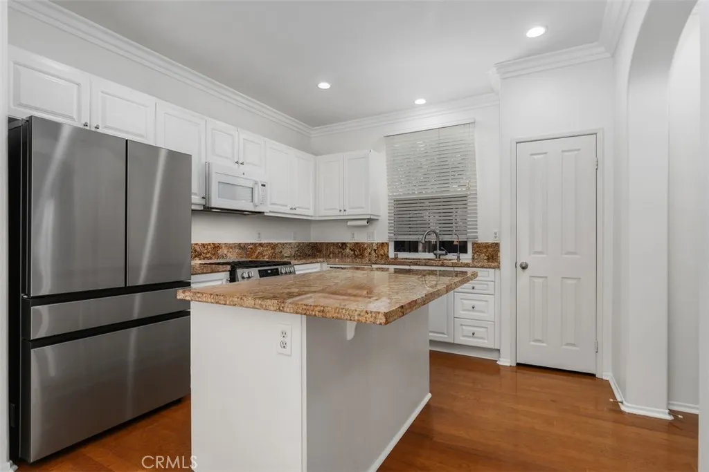 60 Avondale, Irvine, California 92602 — photo 4