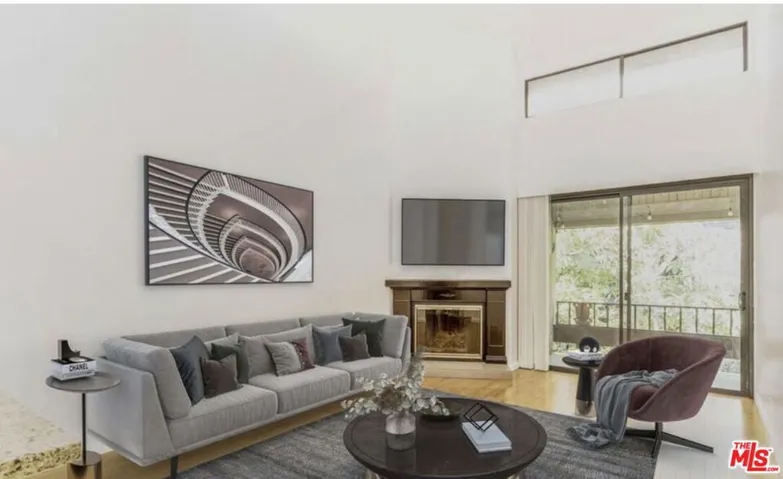 High ceilings - living room vi