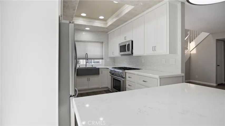 remodeled kitchen with 6 burner gas stove & oversized oven