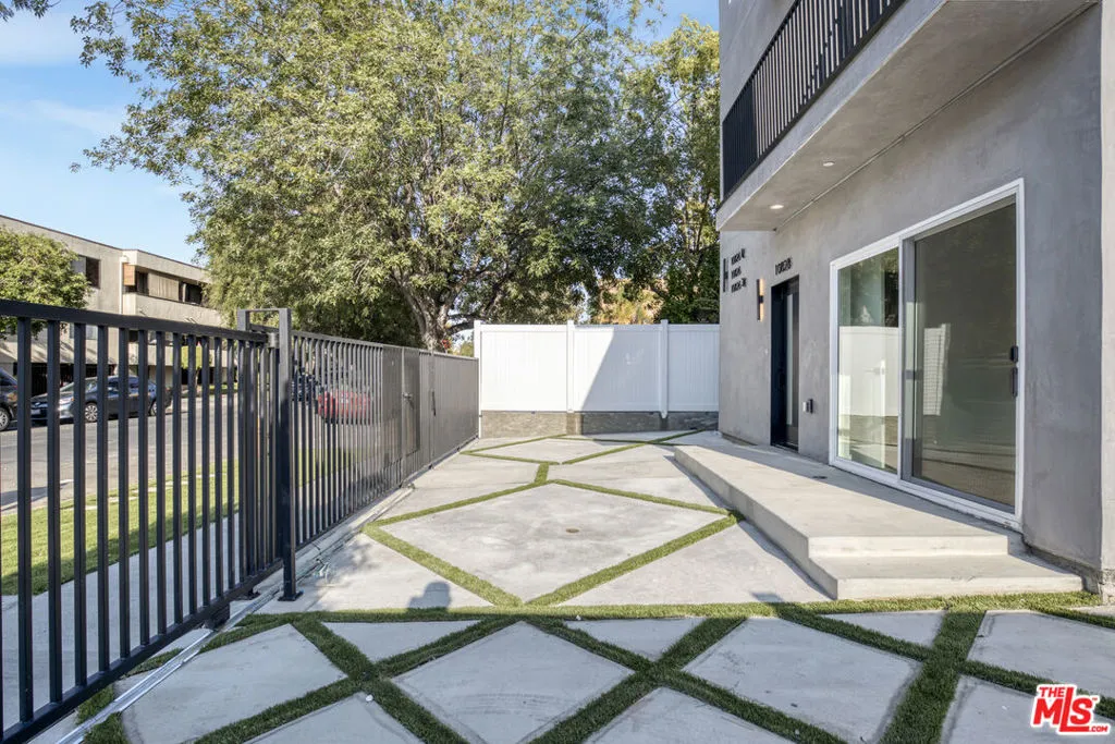 10826 Hesby Street, North Hollywood, California 91601 — photo 4