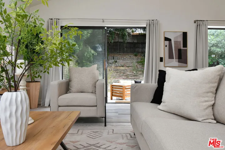 22522 Avenue San Luis, Woodland Hills, California 91364 — photo 4