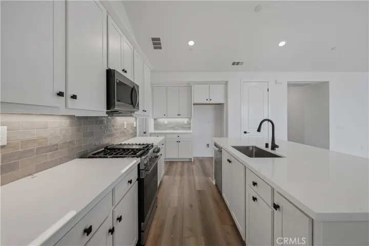 28520 Wildflower Terrace, Castaic, California 91384 — photo 4