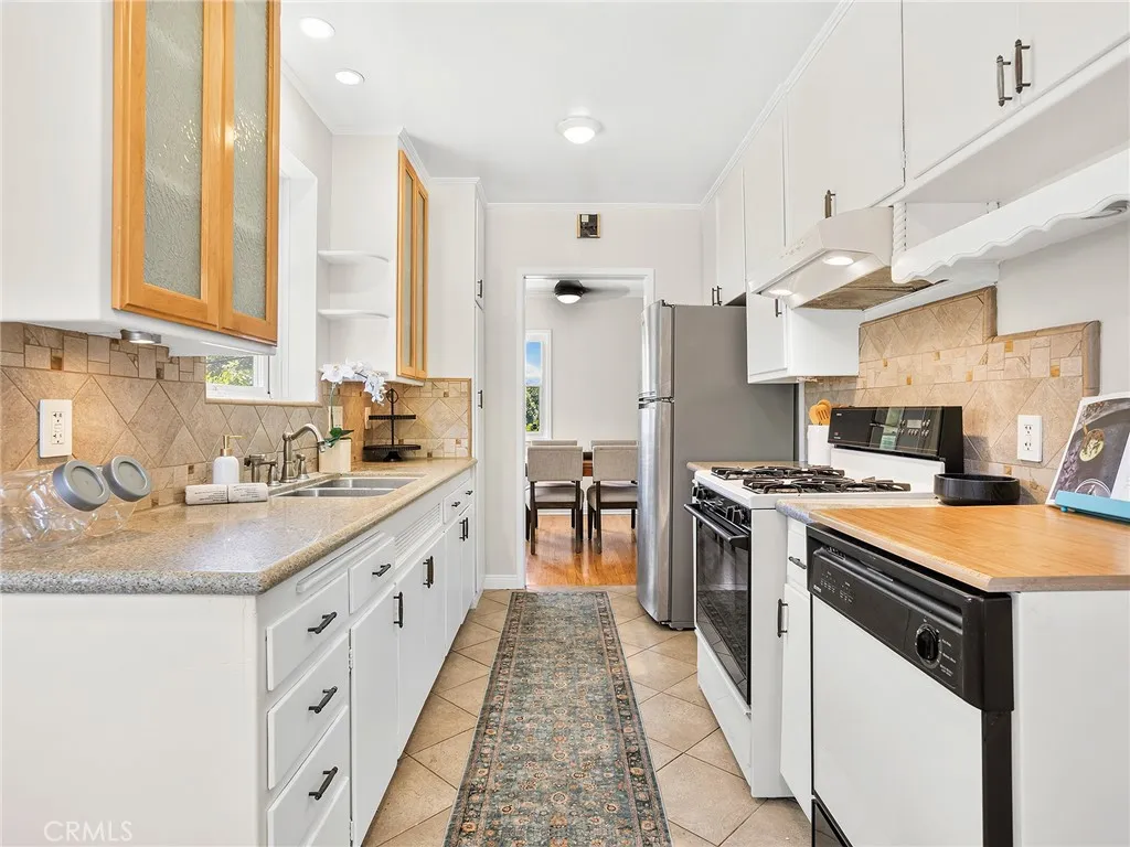 524 S Bel Aire Drive, Burbank, California 91501 — photo 5
