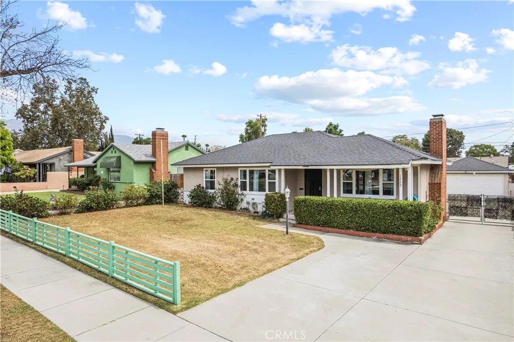 1422 N Sultana