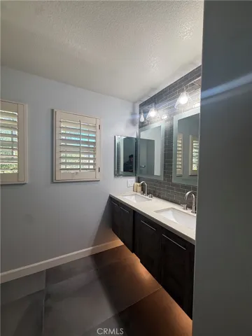 master bath dual sinks