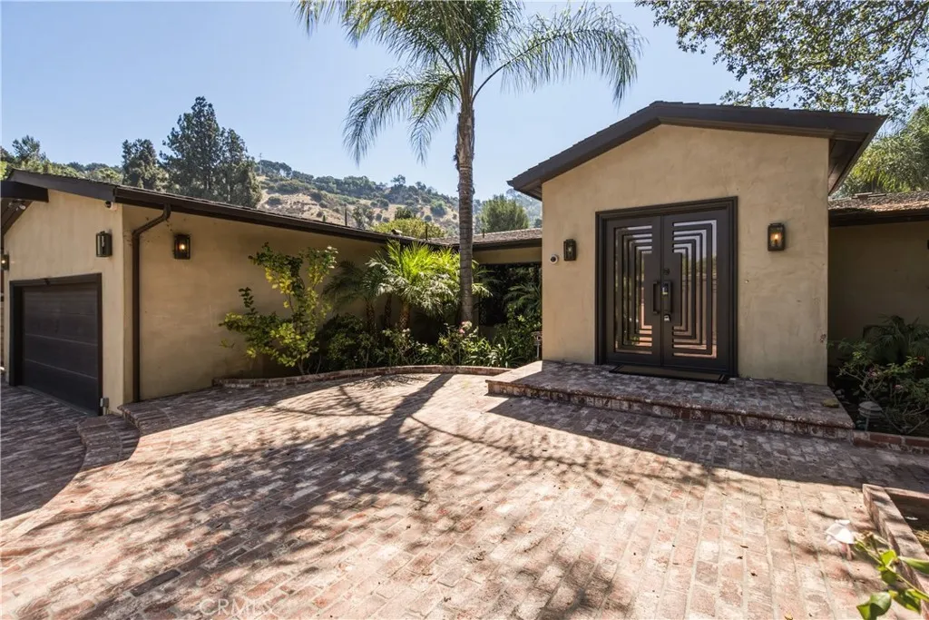 3184 Dona Sarita Place, Studio City, California 91604 — photo 4