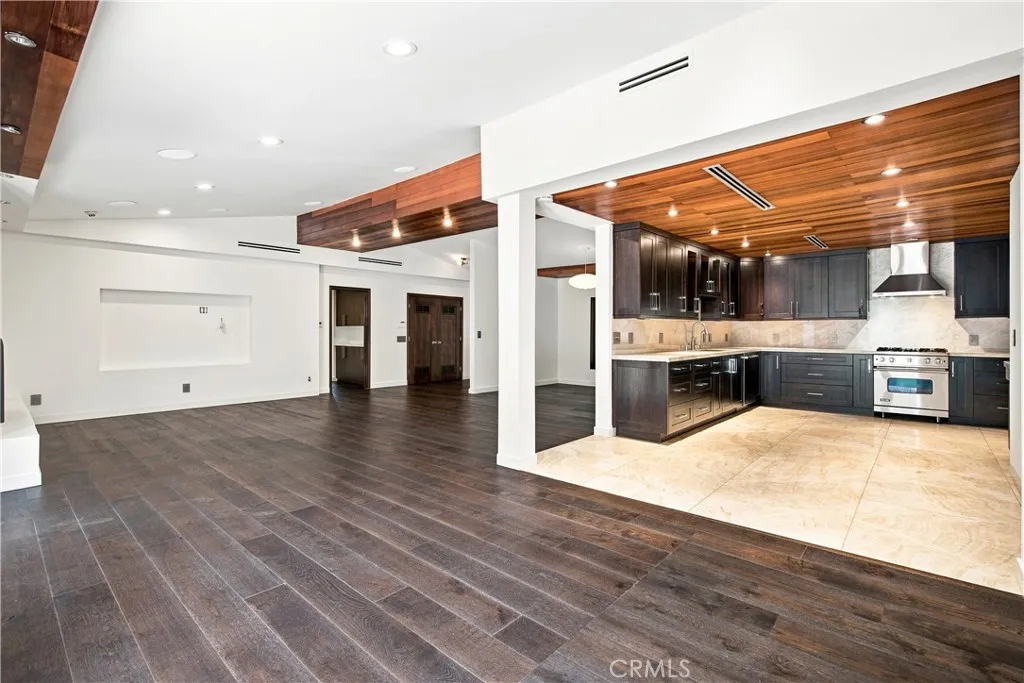 Kitchen / Living Room Kitchen / Living Room