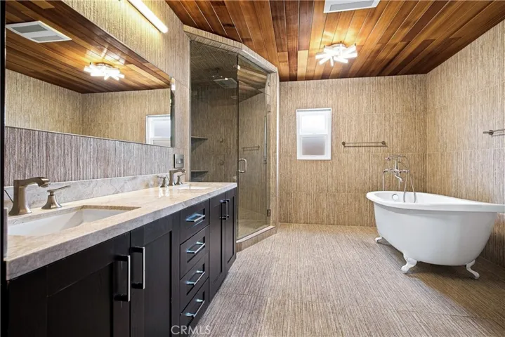 Primary En-Suite Bath